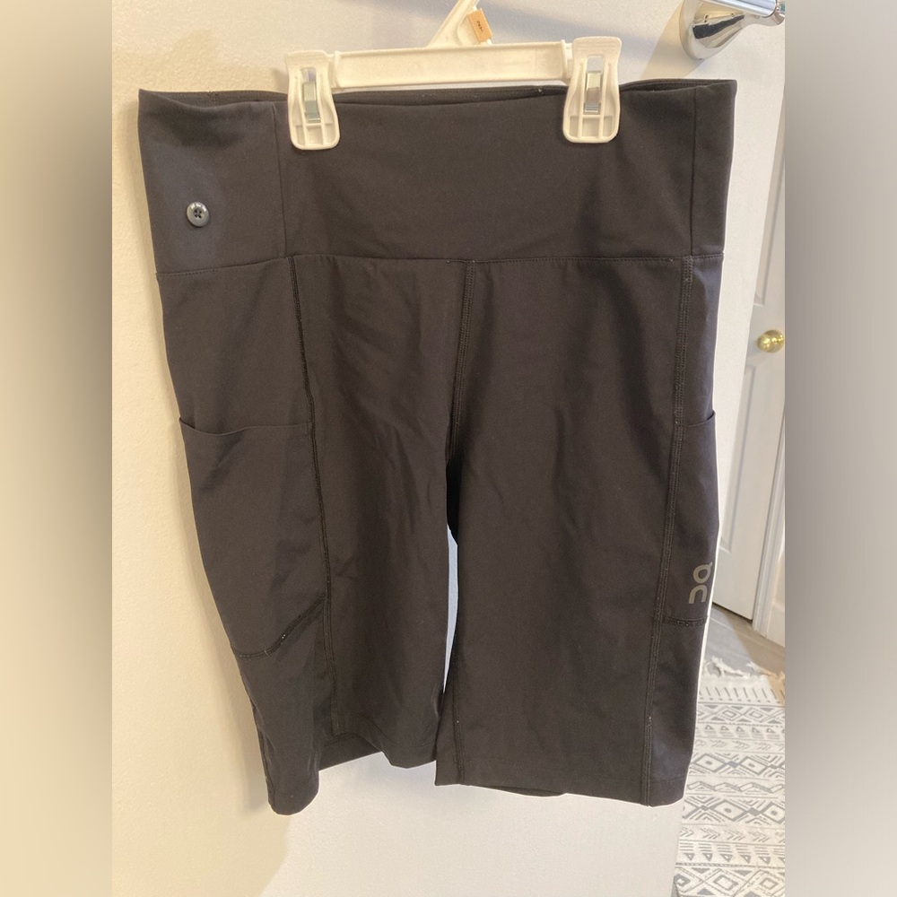 ONCLOUD Woman’s Active Shorts black biker shorts with pockets size Large